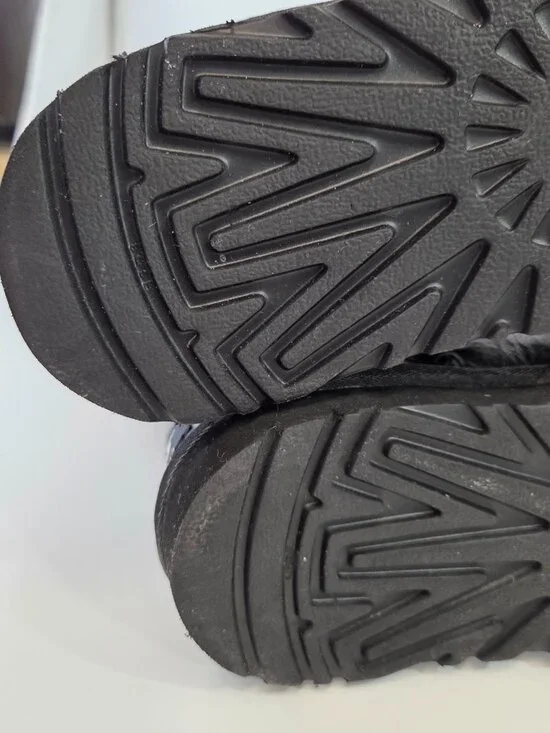 UGG Australia Triana Seaweed Boots Womens Size 6 Black Leather Shearling - Picture 10 of 11